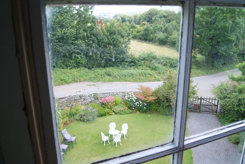 Top Floor At Cantref House Brecon Exteriér fotografie